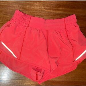 Lululemon size 6 Hotty Hot Short 2.5”